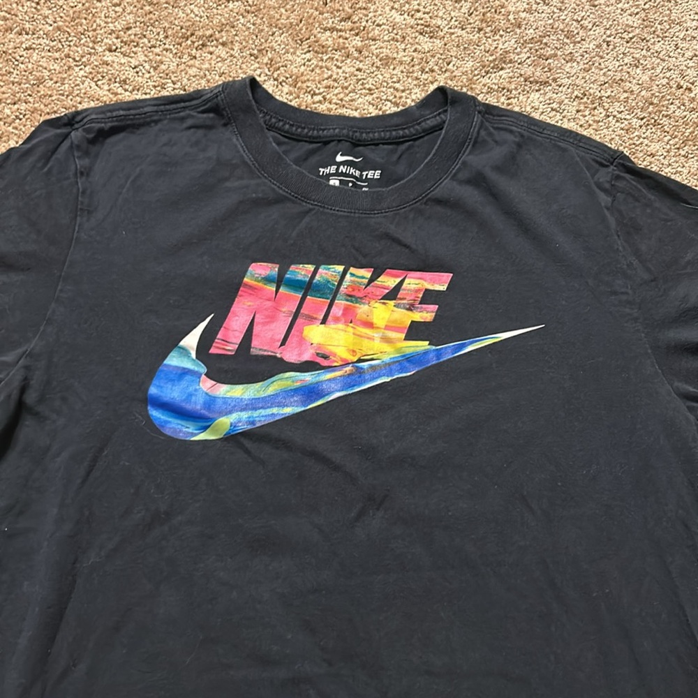 NIKE Tee - Picture 2 of 2